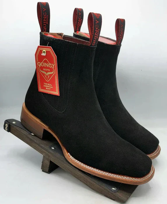 Botines Charros Quincy de Gamuza con Punta Cuadrada Negro - Image 4