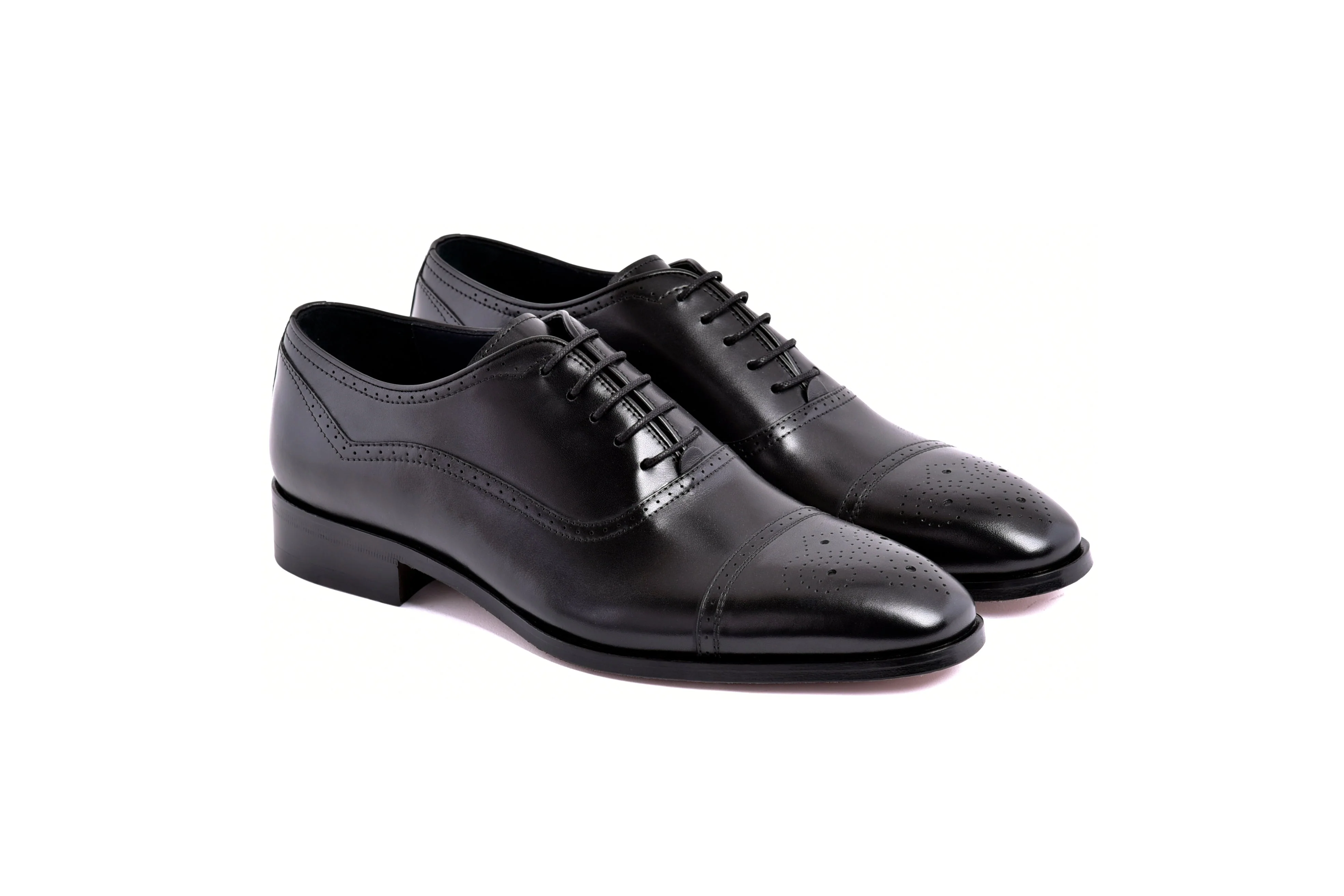 C0001104-7960 Perforated Cap toe lace up- Black