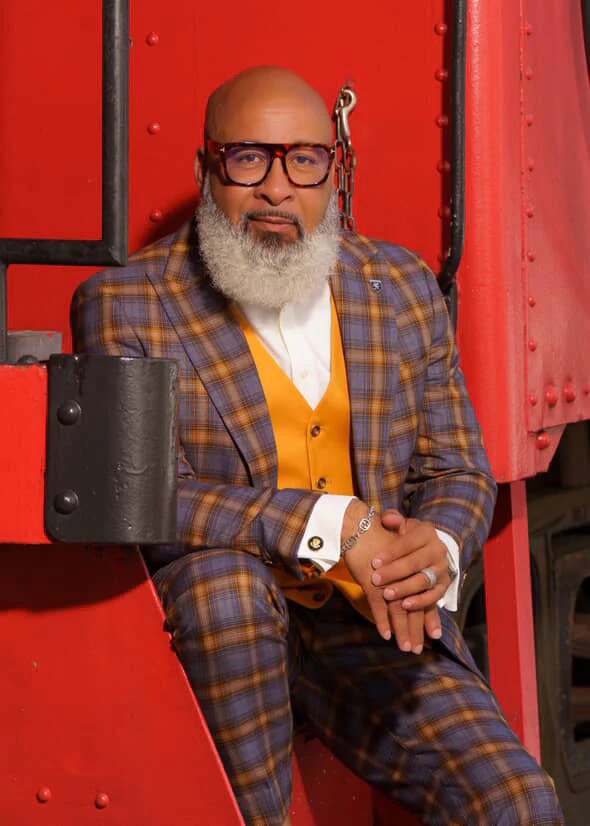 Men's Stacy Adams Bold Windowpane Plaid Print Vested Suit in Grey & Gold - Image 7